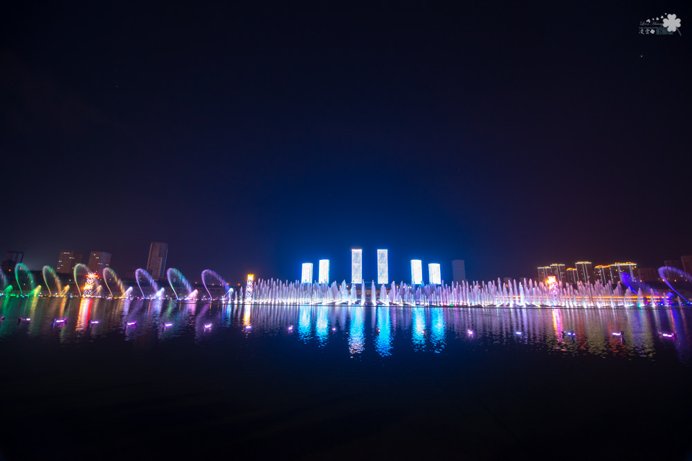內蒙古旅遊推薦》康巴什雷射水幕音樂噴泉 - 精彩繽紛的水舞響宴