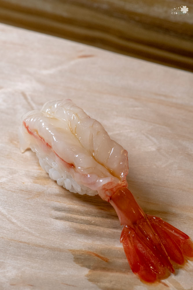 中壢美食推薦》坐著做。初陣壽司 - 高級的食材 平價的消費 隱身在影城內的日式料理