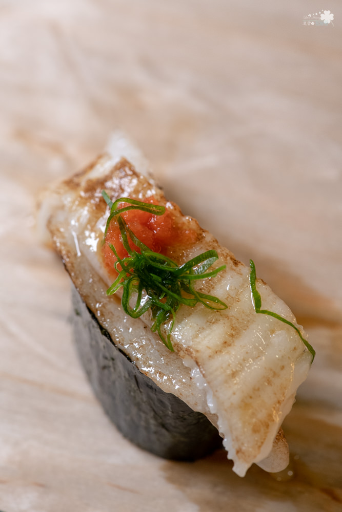中壢美食推薦》坐著做。初陣壽司 - 高級的食材 平價的消費 隱身在影城內的日式料理