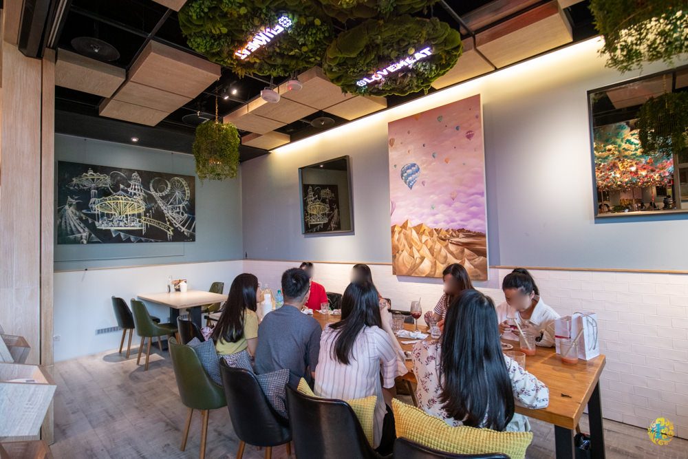 大直美食》棧 F.M.L Cafe 花樣拿鐵 - 夢幻浪漫的花草森林 視覺系設計的 FML Cafe