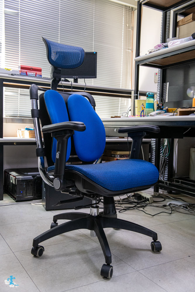 辦公椅推薦》空間特工Ciazhan 雙背護腰電腦椅 - 角度與高度皆可調的廣角枕頭 完整服貼背部的雙翼椅背