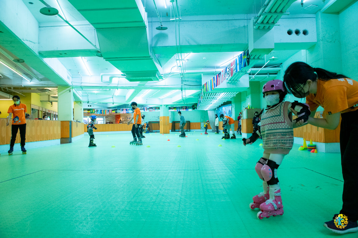 台北內湖環球兒童運動學院》內湖室內直排輪教學｜全台唯一專為兒童打造的室內運動場